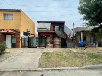 Casa · 80m² · 3 Ambientes - DALLE NOGARE PROPIEDADES · Esteban Merlo 5300, Caseros / Casa 3 Ambientes / 2 Baños/ Garage/ 80 M²/ U$s 45.000