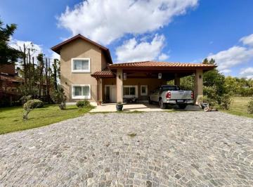 Casa · 291m² · 5 Ambientes · 4 Cocheras · Venta Casa 5 Ambientes con Piletaa y Cochera San Eliseo Golf Club - Apta Credito