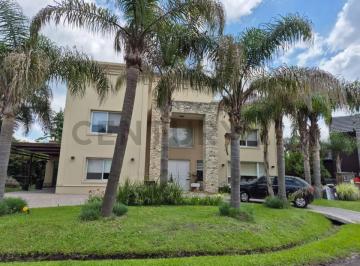 Casa · 350m² · 5 Ambientes · Casa en Alquiler Anual a Partir de Febrero 2025. Usd 3.000