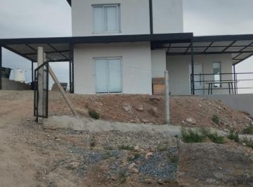 Casa · 122m² · 4 Ambientes · 3 Cocheras · Casa en Venta "Estancia Vieja"