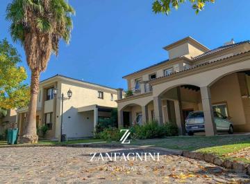 Casa · 360m² · 9 Ambientes · 3 Cocheras · Venta. Espectacular Casa en Barrio del Pilar - Guaymallen