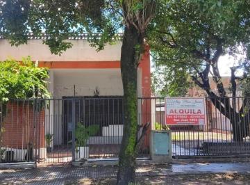 Casa · 140m² · 4 Ambientes · 2 Cocheras · Casa en Alquiler - 3 Dorm. - Jujuy 1600