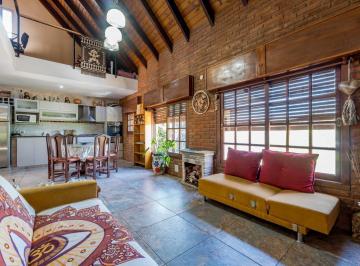 Casa · 285m² · 6 Ambientes · 6 Cocheras · Venta/permuta - Casa de 3 Dorm. con Patio, Parrillero y Galpón. Tiro Suizo, Rosario.