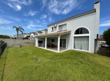 Casa · 240m² · 8 Ambientes · 1 Cochera · Casa en Barrancas del Lago Nordelta, Alquiler