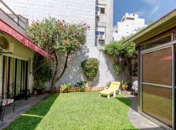 Casa de 4 ambientes, Villa del Parque · Casa Hermoso Jardín, Gran Terraza y 3 Dorm. en Pb. Apta Crédito