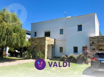 Casa · 766m² · 5 Ambientes · 2 Cocheras · Casa en Venta y Alquiler - Barrio El Centauro, Canning