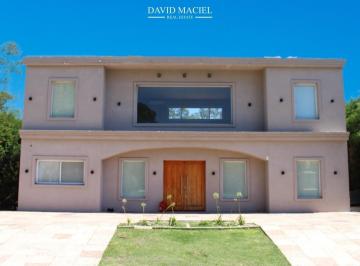 Casa · 282m² · 7 Ambientes · Casa - 7 Ambientes - con Pileta a La Laguna - Lagos San Eliseo