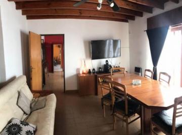 Casa · 300m² · 3 Dormitorios · 1 Cochera · Se Vende Casa de 3 Dorm. con Cochera en Zarate