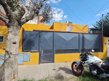 PH de 4 ambientes, Ituzaingó · Ituzaingó - Venta - PH Al Frente 4 y 2 Ambientes