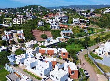 Casa de 4 ambientes, La Calera · Apto Crédito | Duplex | 2 Dorm. | Patio | en Cuesta Colorada