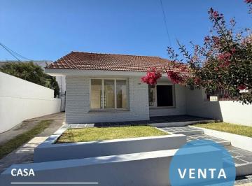Casa · 125m² · 4 Ambientes · 1 Cochera · Oportunidad 2 Casas en 1 a La Venta Sobre Calle Chile Al 800, a 3 Cuadras del Dique de Tandil!