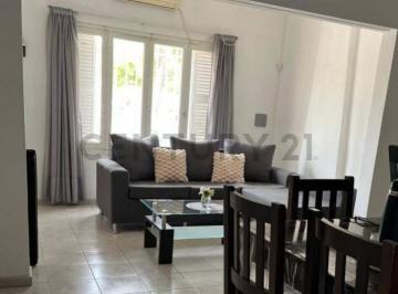 Casa · 161m² · 3 Ambientes · 2 Cocheras · Venta Casa 3 Ambientes en San Rafael