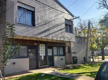 Casa · 165m² · 6 Ambientes · Venta de Complejo de 5 Departamentos Alquilados en Tolosa Ubicados Sobre Calle 3 Esquina 524 So.