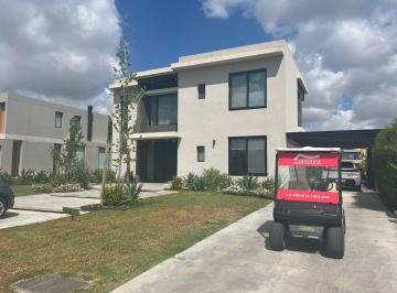Casa de 7 ambientes, Cañuelas · Casa Moderna La Martona 4 Dorm. (1 en Suite con Vestidor)