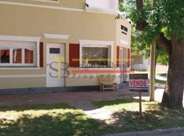 Casa · 300m² · 7 Ambientes · 2 Cocheras · Se Vende Casa de Dos Plantas Mas Local Comercial en Gral. Madariaga