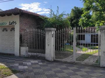 Casa de 5 ambientes, Esteban Echeverría · Casa con 4 Dorm.. Venta