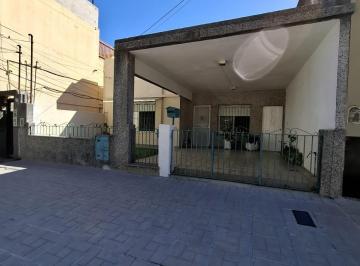 general-san-martin-villa-maipu-venta-casa-2-ambientes · Casa 2 Amb con Cochera y Fondo Libre