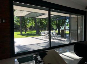 Casa · 243m² · 3 Dormitorios · 1 Cochera · Venta Casa Quinta 3 Dorm. en Oliveros - Iriondo