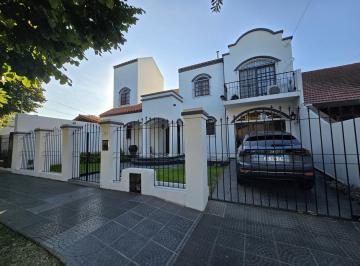 Casa · 220m² · 4 Ambientes · 3 Cocheras · Casa en San Antonio de Padua