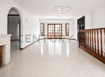 Casa · 209m² · 5 Ambientes · 2 Cocheras · Casa Venta Ramos Mejia 5 Ambientes Apto Credito Garage Pileta Parque Terraza
