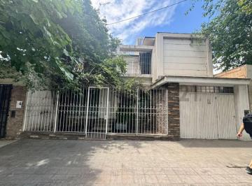 Casa · 252m² · 4 Ambientes · 1 Cochera · Venta de Casa 4 Ambientes en Segunda Sección