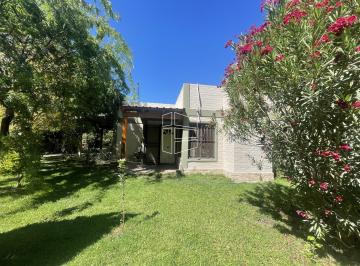 Casa · 250m² · 6 Ambientes · Venta - Propiedad en Barrio Santa Isabel - General Roca - C081