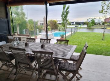 Casa · 220m² · 4 Ambientes · 4 Cocheras · Alquiler Temporal Casa a Laguna en San Benito, Villanueva - Gran Mobiliario