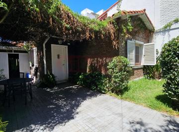 Casa · 74m² · 3 Ambientes · 1 Cochera · Chalet en Venta 3 Amb 1 Planta Garage Patio La Lucila