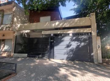 Casa · 260m² · 8 Dormitorios · 1 Cochera · El 3x1 de Vedia! Casa con Pileta + Oficinas + Departamento en Microcentro!