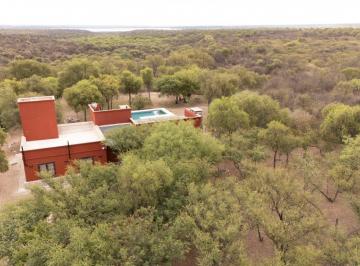 Casa de 4 ambientes, San Marcos Sierras · Hermosa y Confortable Casa con Más de 4 Hectáreas con Riego