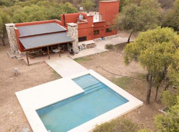 Casa de 4 ambientes, San Marcos Sierras · Hermosa y Confortable Casa con Más de 7 Hectáreas con Riego