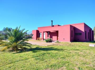 Casa · 250m² · 5 Ambientes · 2 Cocheras · Venta Casa con Piscina Barrio Cerrado en Campos de Roca I
