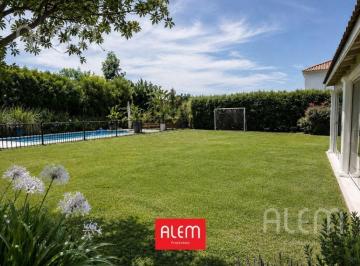 Casa · 253m² · 6 Ambientes · 1 Cochera · Casa en Venta en Nordelta | Los Castores
