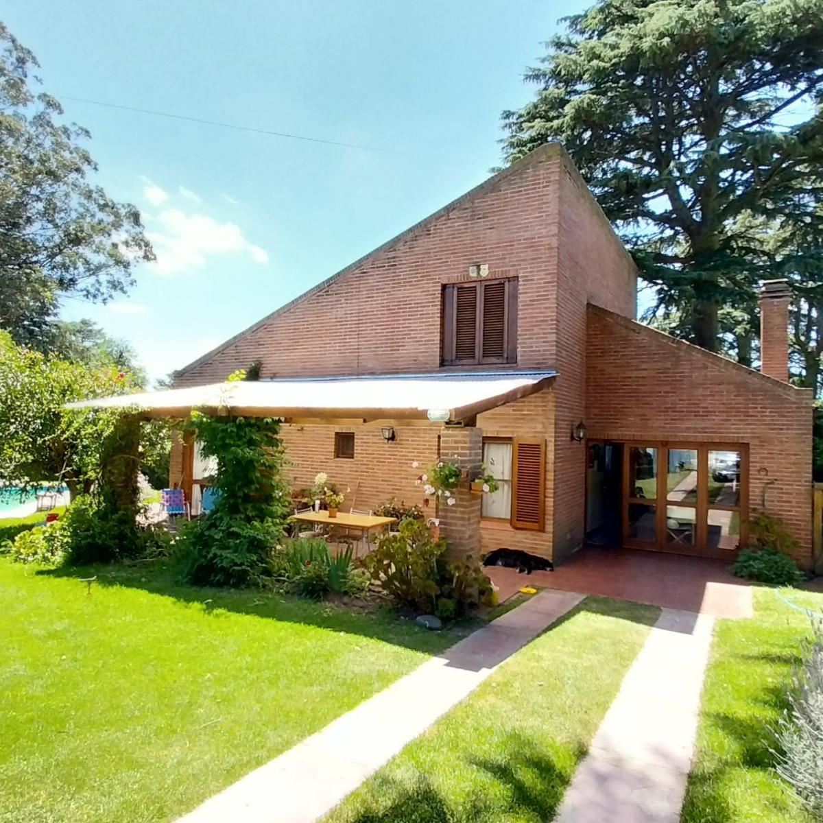 Chalet 6 amb, 155m² con cochera y piscina — Sierra de los Padres