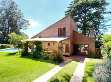 Casa de 6 ambientes, Mar del Plata · Chalet en Venta en Sierra de Los Padres. Gas Natural. a 3 Cuadras de La Entrada