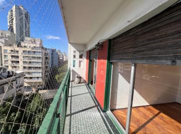 Departamento · 61m² · 3 Ambientes · Departamento en Alquiler de 3 Ambientes Sin Amoblar con Balcón en Almagro.