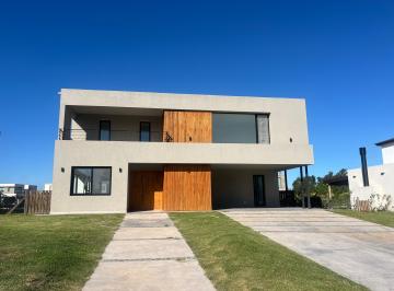 Casa de 6 ambientes, Pilar · Casa a Estrenar en Venta - La Calesa, Pilará