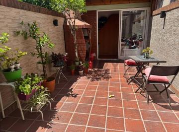 Casa · 137m² · 5 Ambientes · 1 Cochera · Triplex 5 Amb. C/ent Auto y Hermoso Patio