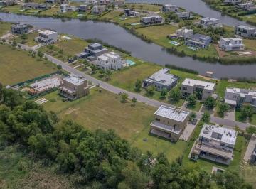 Terreno · 800m² · Terreno en Venta en Naudir Aguas Privadas Lote Interno Pg