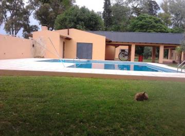 Edificio · 1000m² · Edificio Comercial en Venta - 6 Dorm. 2 Baños - Frigorífico - 20 Hectáreas - Navarro