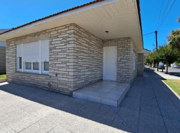 Casa · 130m² · 3 Dormitorios · 1 Cochera · Casa en PH 4 Ambientes Parque Luro