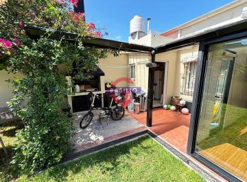 Casa · 113m² · 5 Ambientes · 1 Cochera · Venta Impecable Casa 5 Ambientes con Jardín en Carapachay