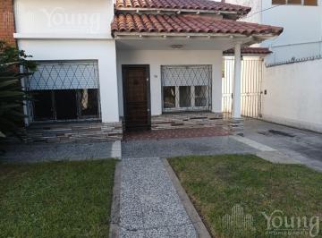 Casa · 146m² · 3 Ambientes · 2 Cocheras · Casa Venta Bernal