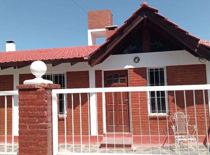 Casa · 200m² · 4 Dormitorios · 2 Cocheras