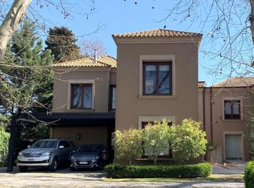 Casa · 300m² · 5 Ambientes · 1 Cochera · Casa en Venta Ubicado en El Talar de Pacheco, Zona Norte
