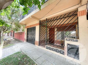 Casa · 130m² · 4 Ambientes · 1 Cochera · Nuevo Valor Apto Crédito Casa 4 Ambientes Castelar Sur Se Acepta Depto 2 Ambientes en Parte de Pago