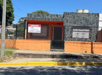 Excelente ubicación! · Casa en La Playa de Quequén a 250 m. del Mar! Cedula Catastral Vigente!