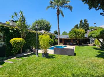 Casa de 7 ambientes, General San Martín · Hermosa Casa Familiar en Villa Ballester - 500 m² de Lote. Parque - Piscina - Quincho