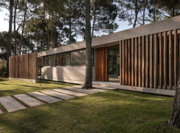 Casa , Pinamar · Exclusiva Casa en Isla del Golf – Vista Soñada