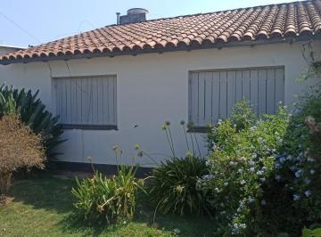 Casa · 200m² · 8 Ambientes · 1 Cochera · Casa en Venta - 4 Dorm. 3 Baños 1 Cochera - 456 m² - Pergamino